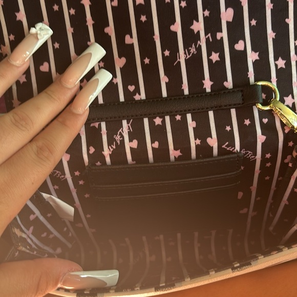 a mini purse - Picture 5 of 6